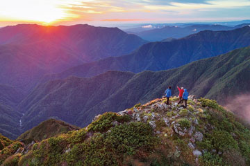 日高山脈襟裳十勝国立公園_日帰登山最難関の山・イドンナップ岳に沈む太陽